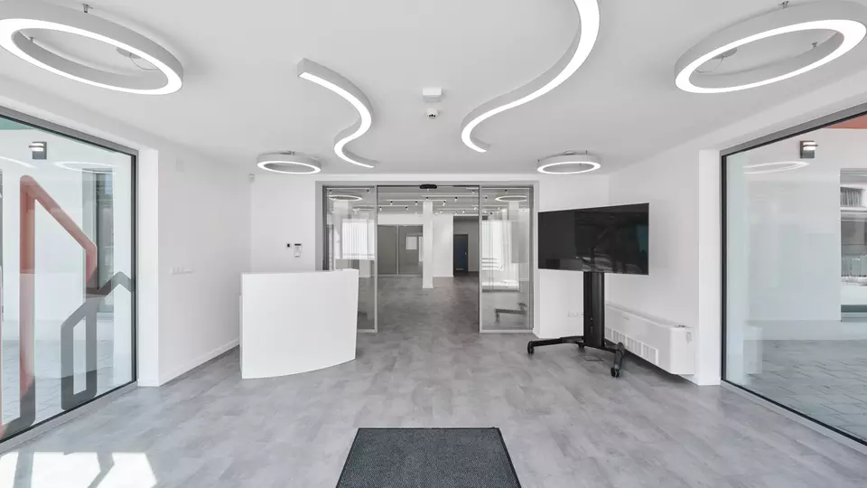 MEGNYITJA KAPUIT A NAGYKÖZÖNSÉG ELŐTT A SAINT-GOBAIN AKADÉMIA!
